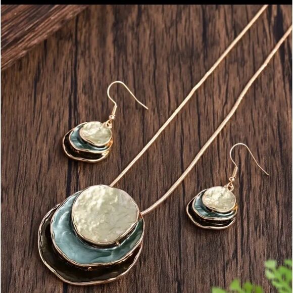 Silver Blue Layered Circle Pendant Necklace and Earring Set Women’s Jewelry - Picture 1 of 9